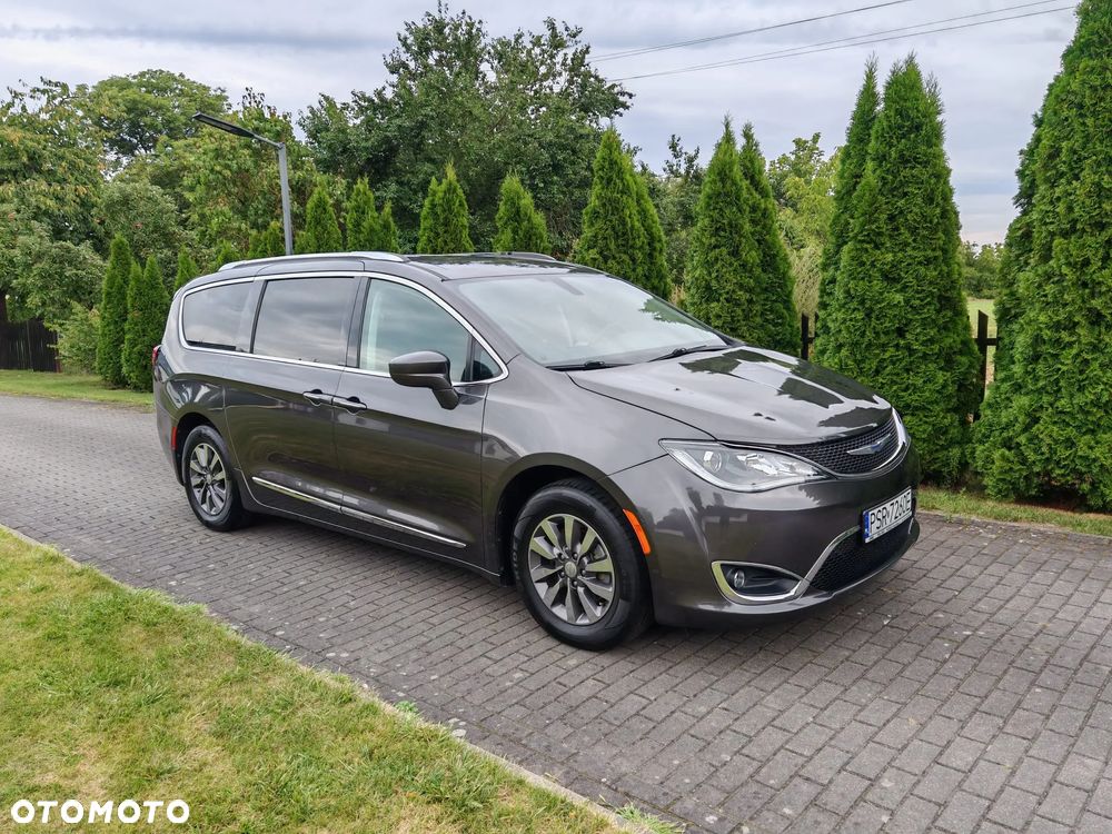 Chrysler Pacifica - 3