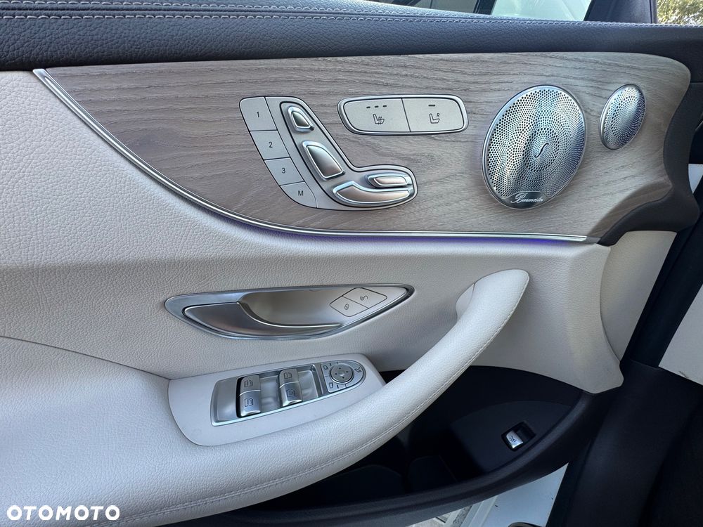 Mercedes-Benz Klasa E 400 4-Matic 9G-TRONIC - 21
