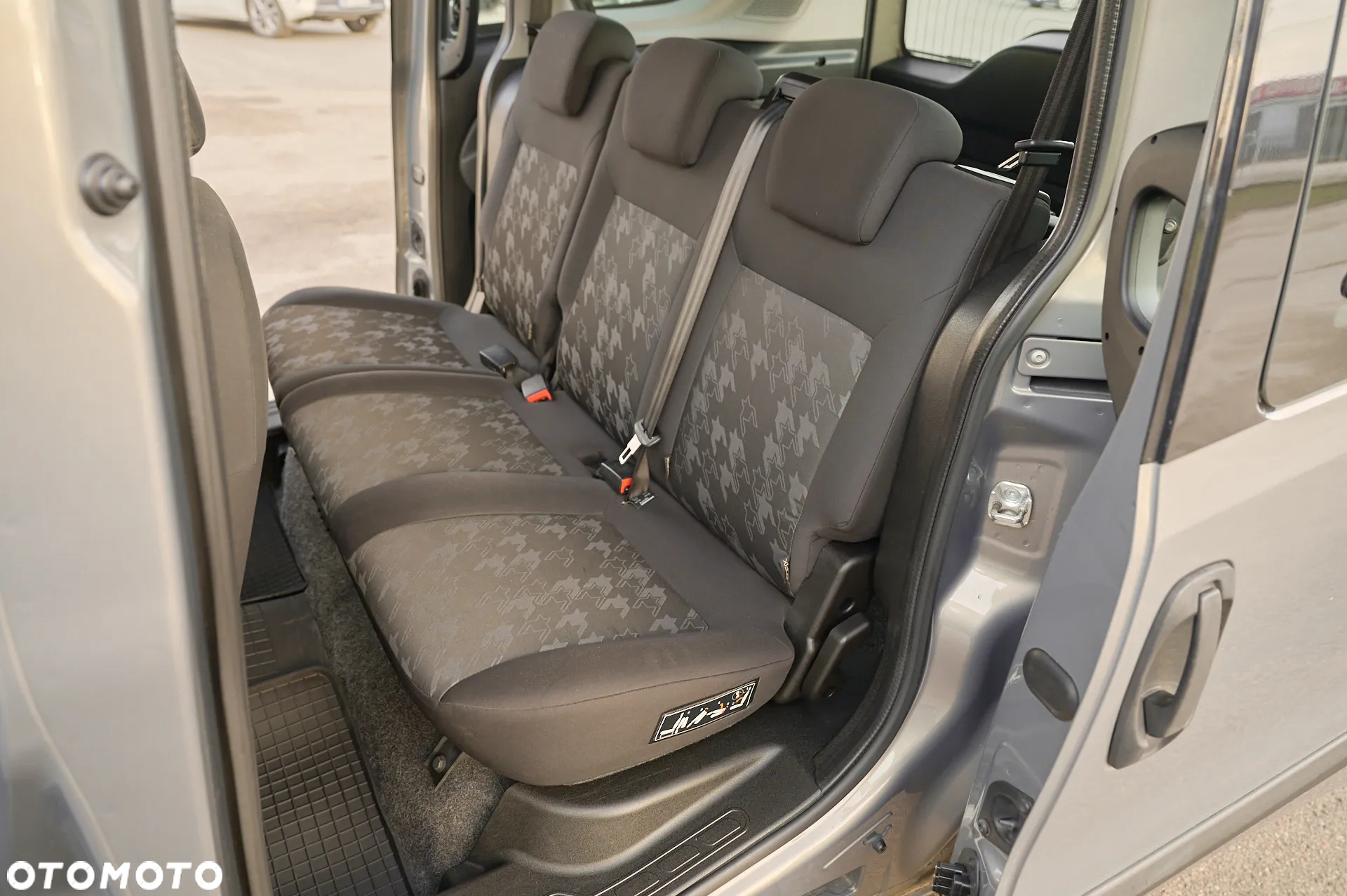 Opel Combo Tour 1.4 Enjoy Eu6 - 31
