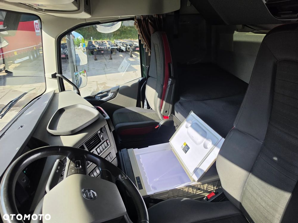 Volvo FH460 I SAVE / CARRIER 900/ KABINA SYPIALNA / CHŁODNIA KWIATOWA / SUPER STAN / 3 OŚ SKRĘTNA  / EURO 6 /SERWIS VOLVO / KONTENER KWIATOWY / - 29