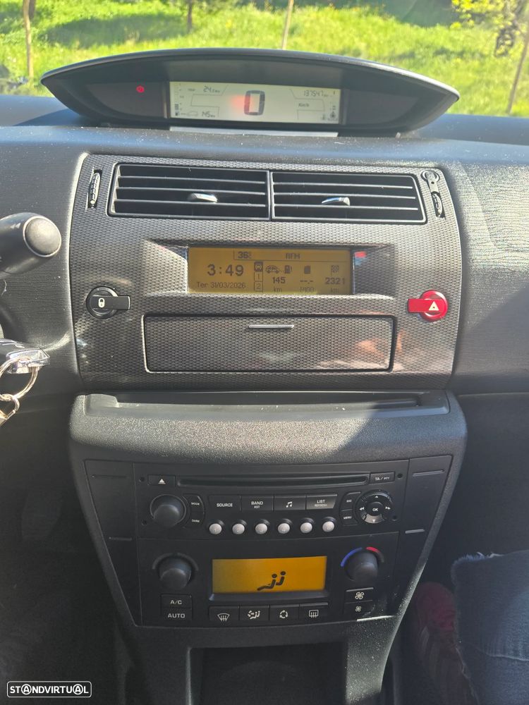 Citroën C4 1.4 16V SX - 8