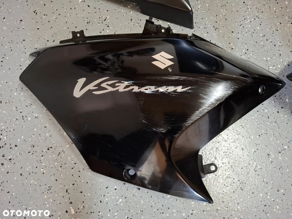 Suzuki DL 650 wypełnienie owiewka boczek bok - 4