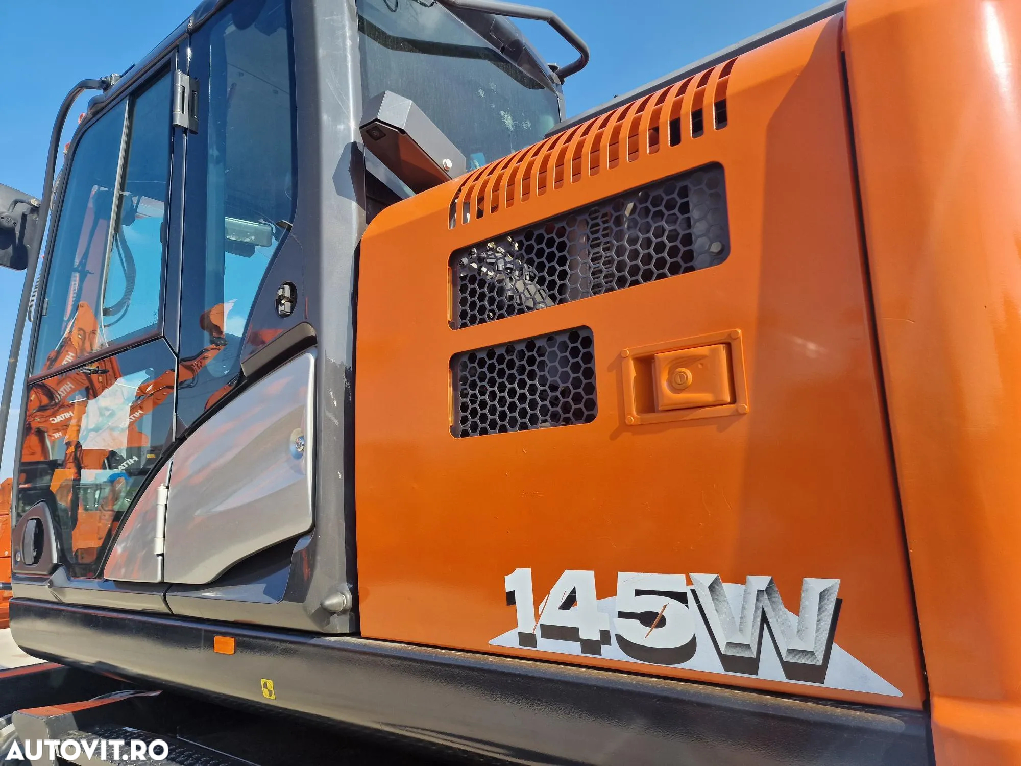 Hitachi EXCAVATOR PE ROTI, 3 brate excavare, LAMA+CALE, cupa NOUA 1,2m latime, Masa operationala 17,2t, Inst picon, A doua inst hidr, 2018, 2.993h, hidraulica HITACHI, anv noi, posibilitate leaisng 3 ani, PROMOTIE 99.900 EUR+Tva - 26