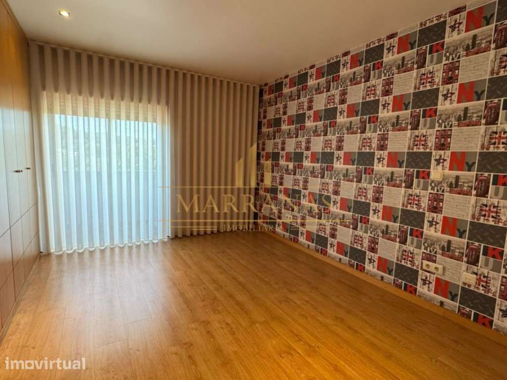 Apartamento T2 com Varandas e Garagem - Centro de Paredes - Grande imagem: 4/21
