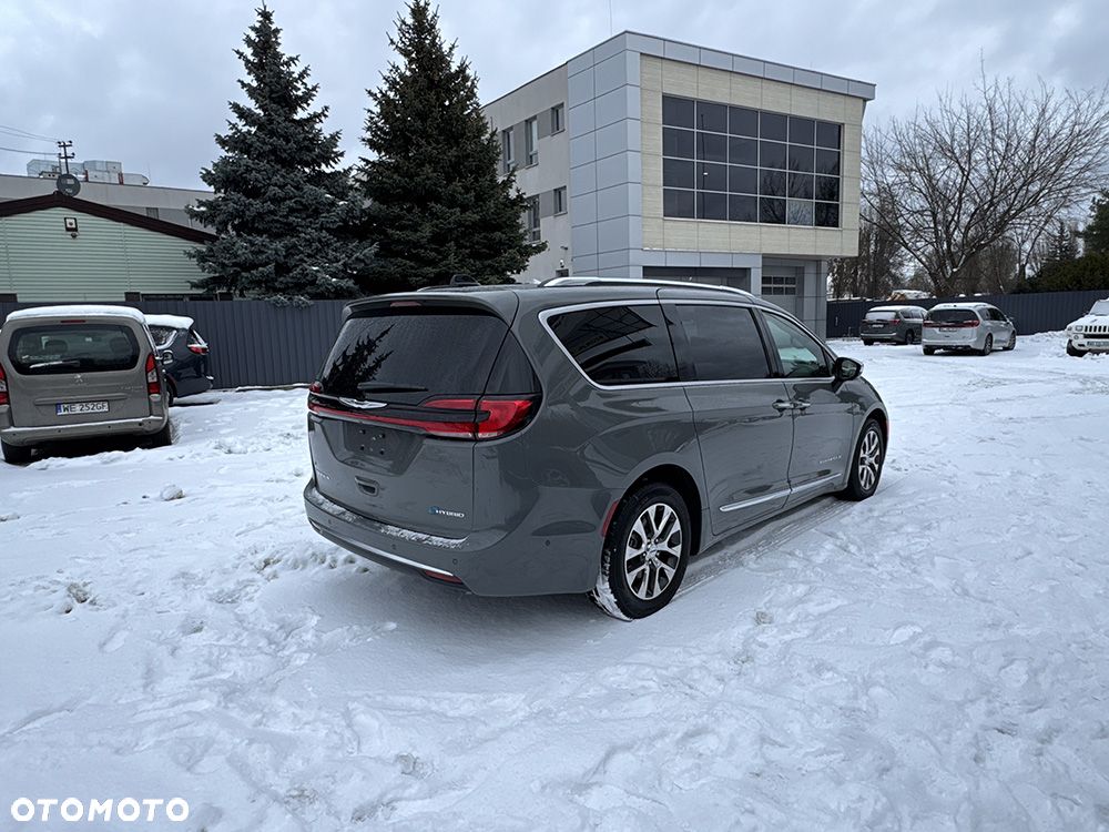 Chrysler Pacifica - 3