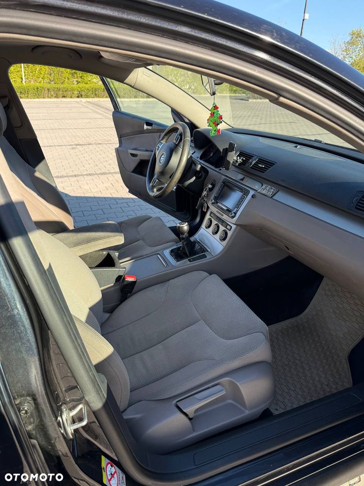 Volkswagen Passat 1.8 TSI Comfortline - 25