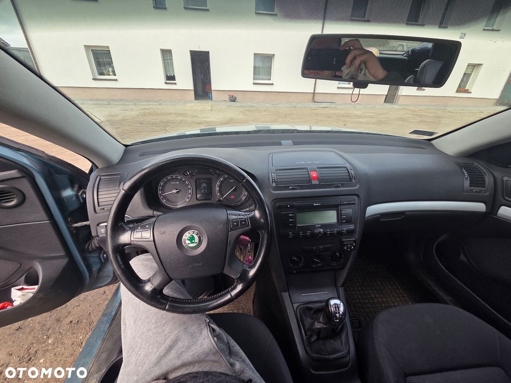 Skoda Octavia 1.6 Ambiente - 9