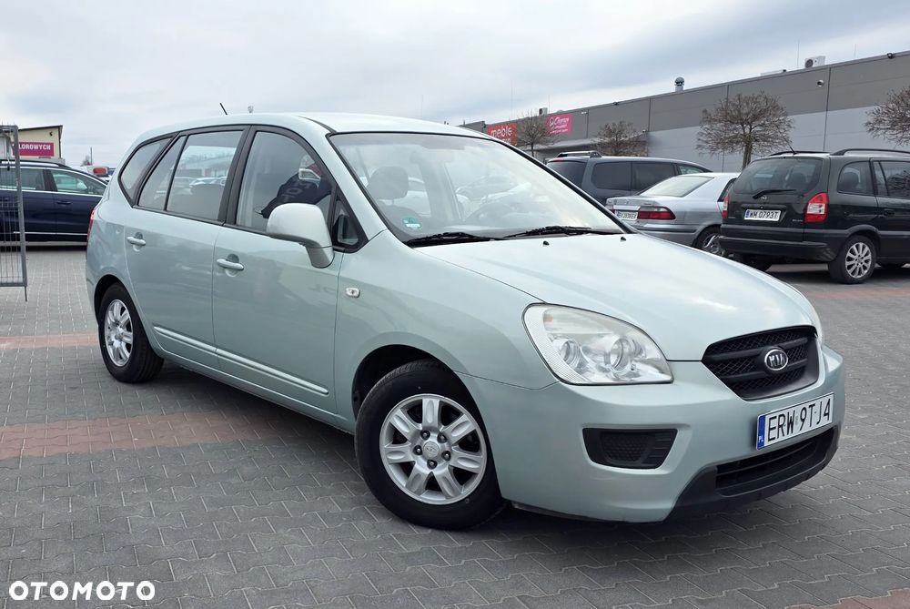 Kia Carens 2.0 CVVT LX Basis - 2