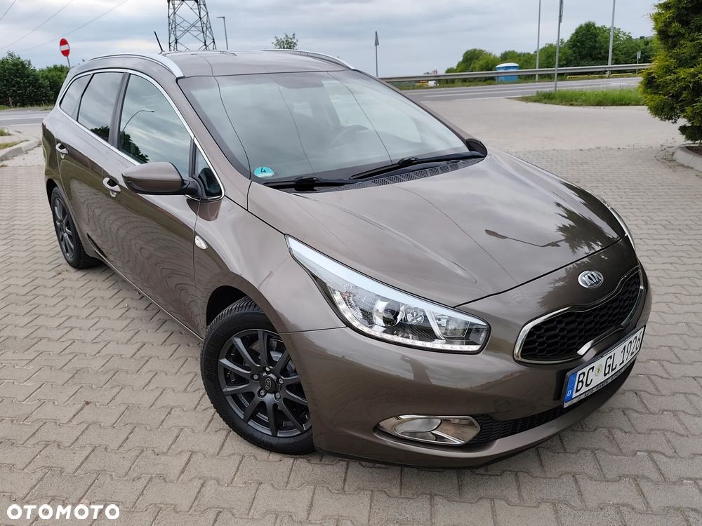 Kia Ceed 1.6 CRDi 128 Fifa World Cup Edition - 3