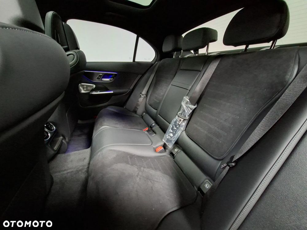 Mercedes-Benz Klasa C 180 mHEV AMG - 12