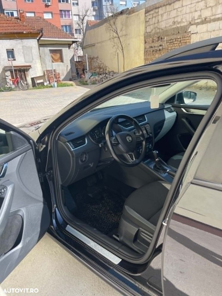 Skoda Octavia 2.0 TDI DSG Style - 10