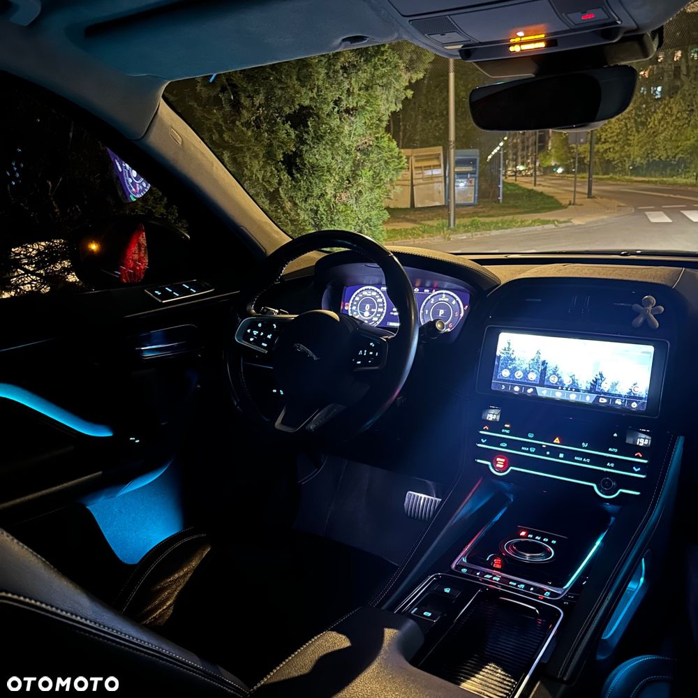 Jaguar F-Pace 2.0 i4D AWD Chequered Flag - 35