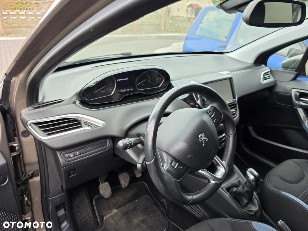 Peugeot 208 120 VTI Allure - 11