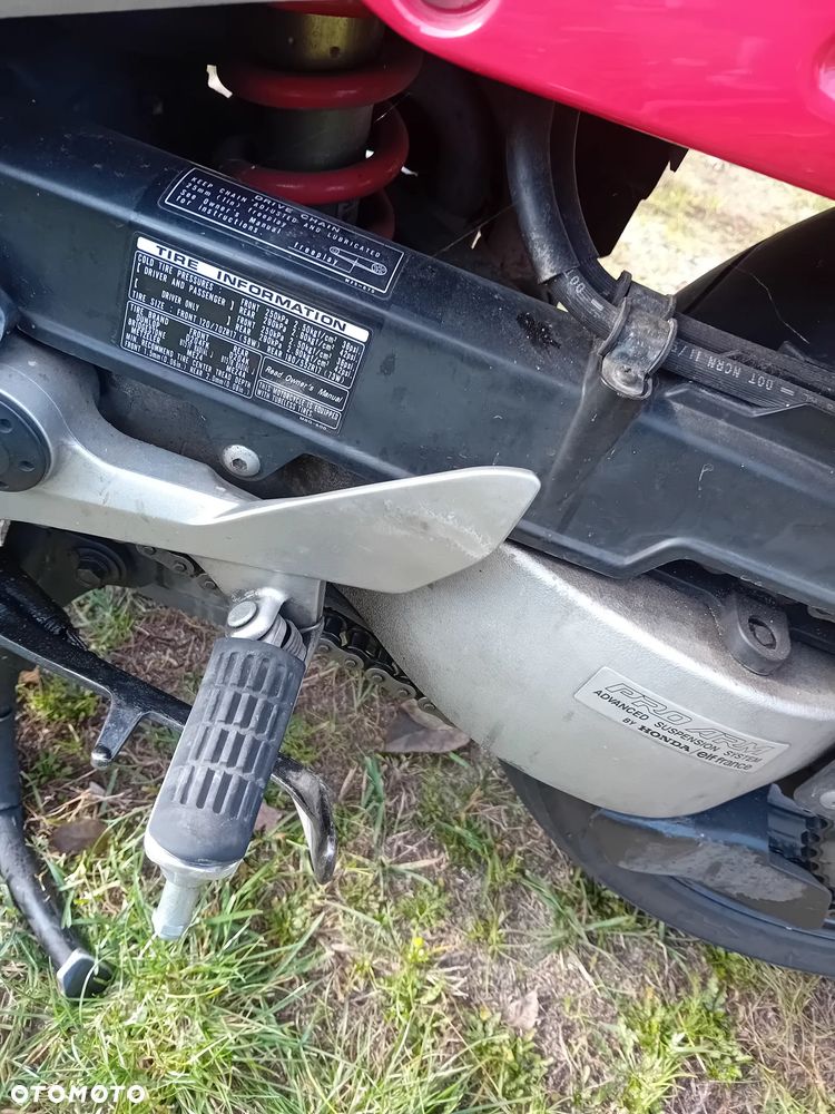 Honda VFR - 12
