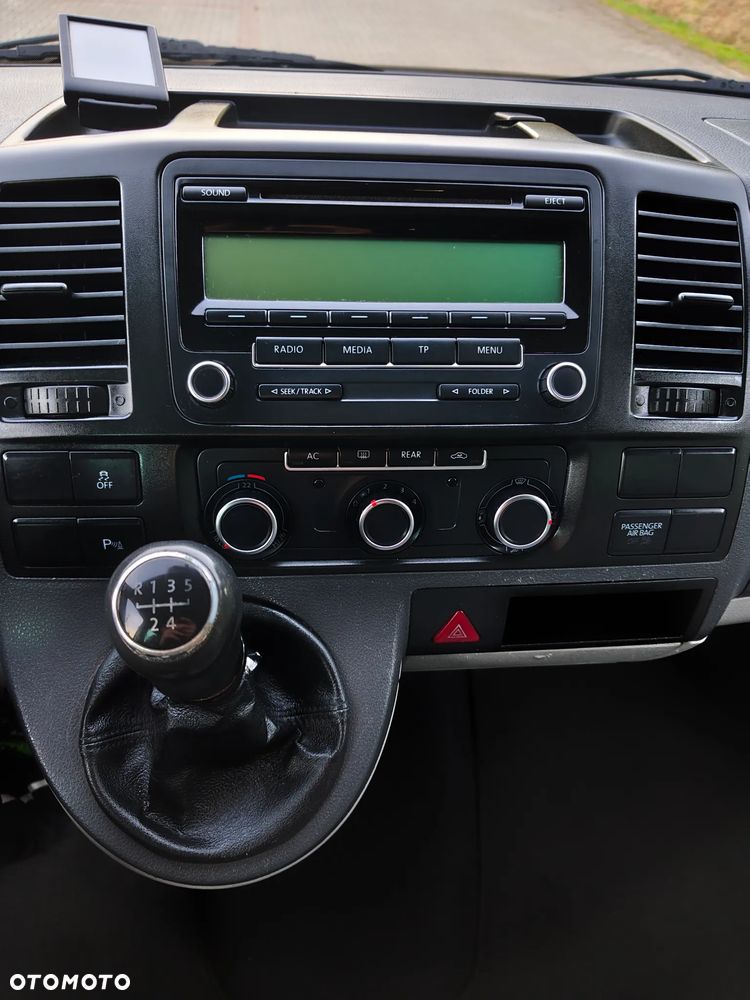 Volkswagen Caravelle - 25