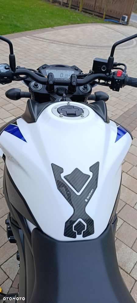 Suzuki GSX - 11