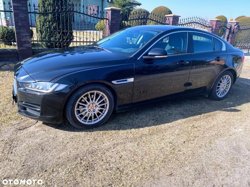 Jaguar XE - 10
