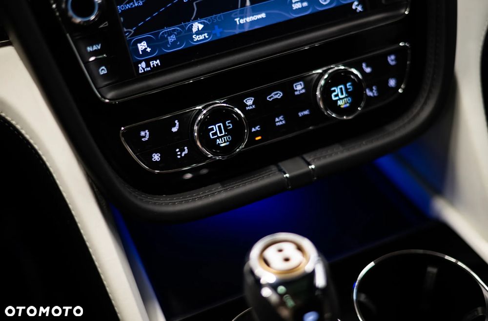 Bentley Bentayga - 16