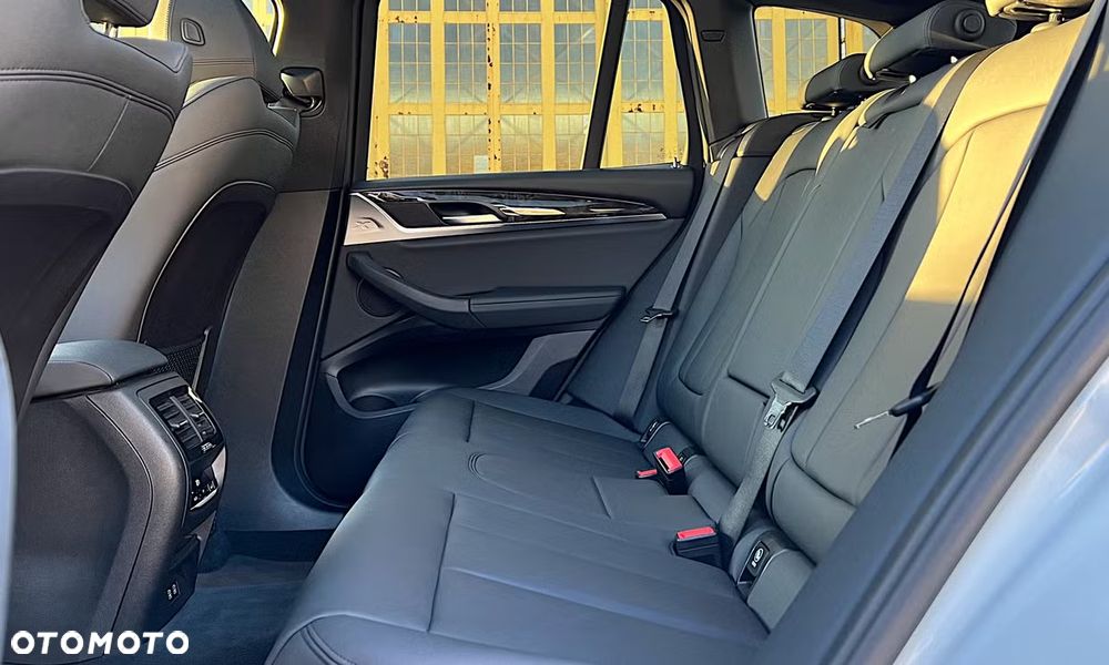 BMW X3 xDrive30i GPF Luxury Line - 11