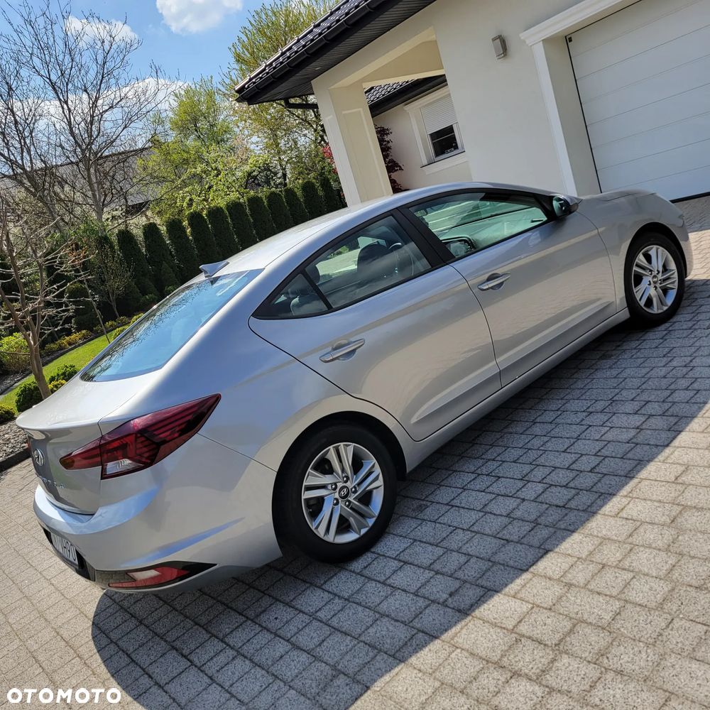 Hyundai Elantra - 9