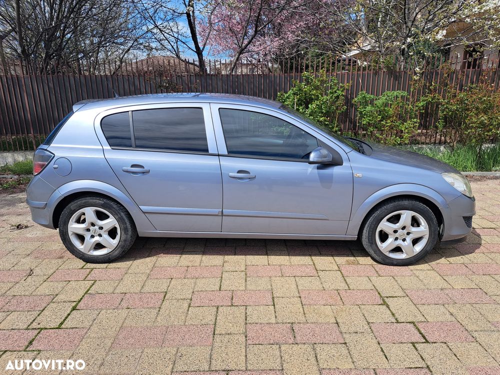 Opel Astra 1.3 CDTI Cosmo - 2