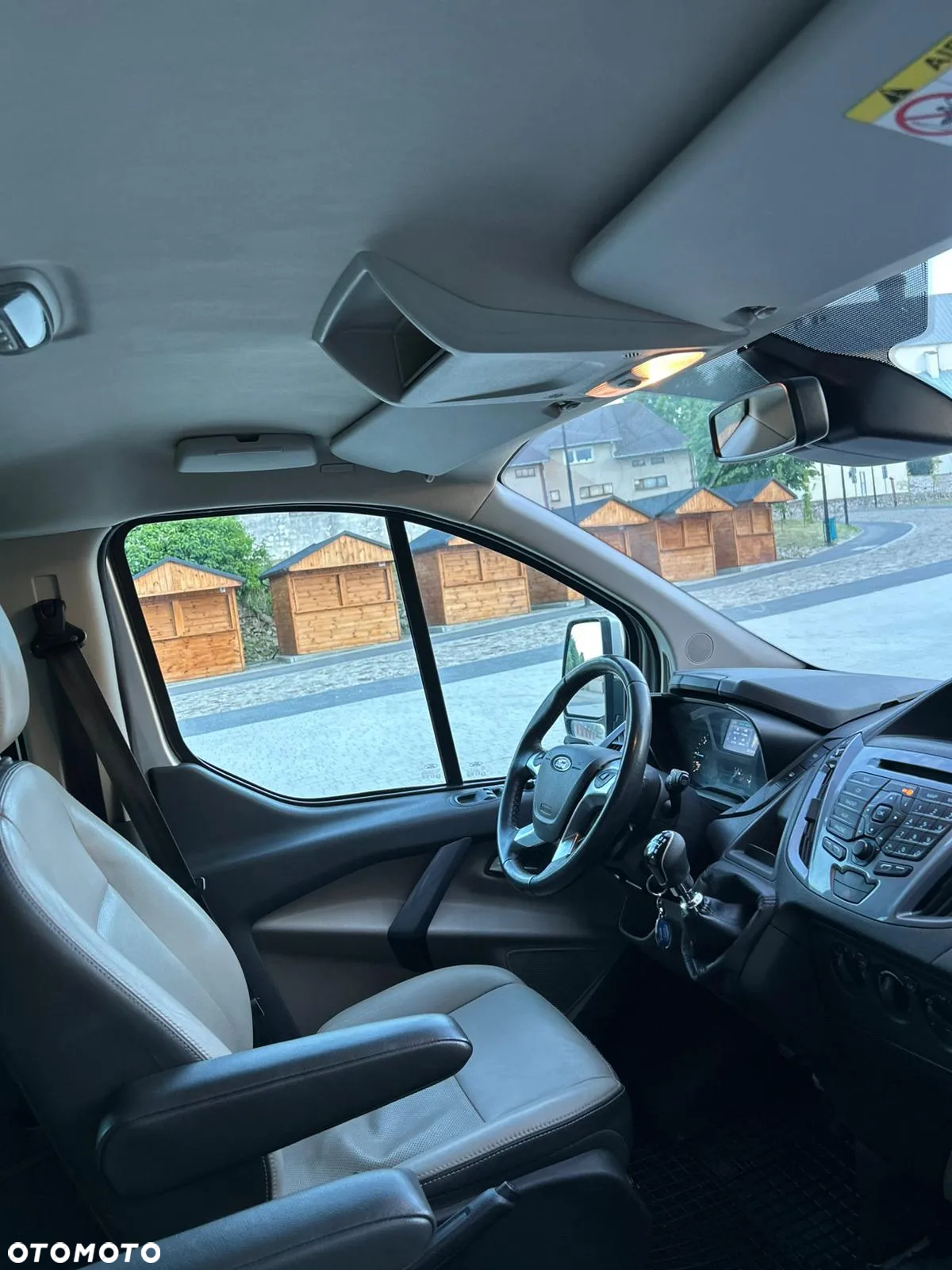 Ford Tourneo Custom - 28