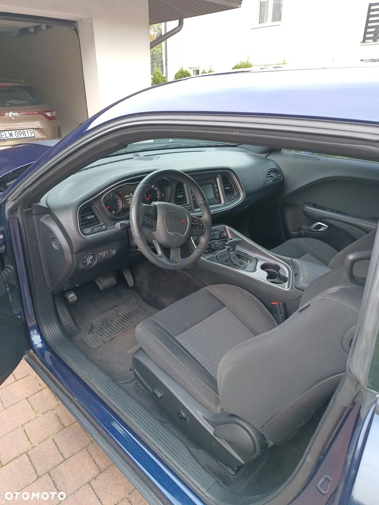 Dodge Challenger - 11