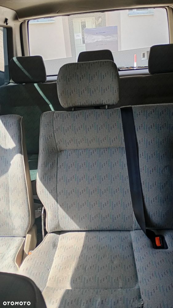 Volkswagen Caravelle - 10