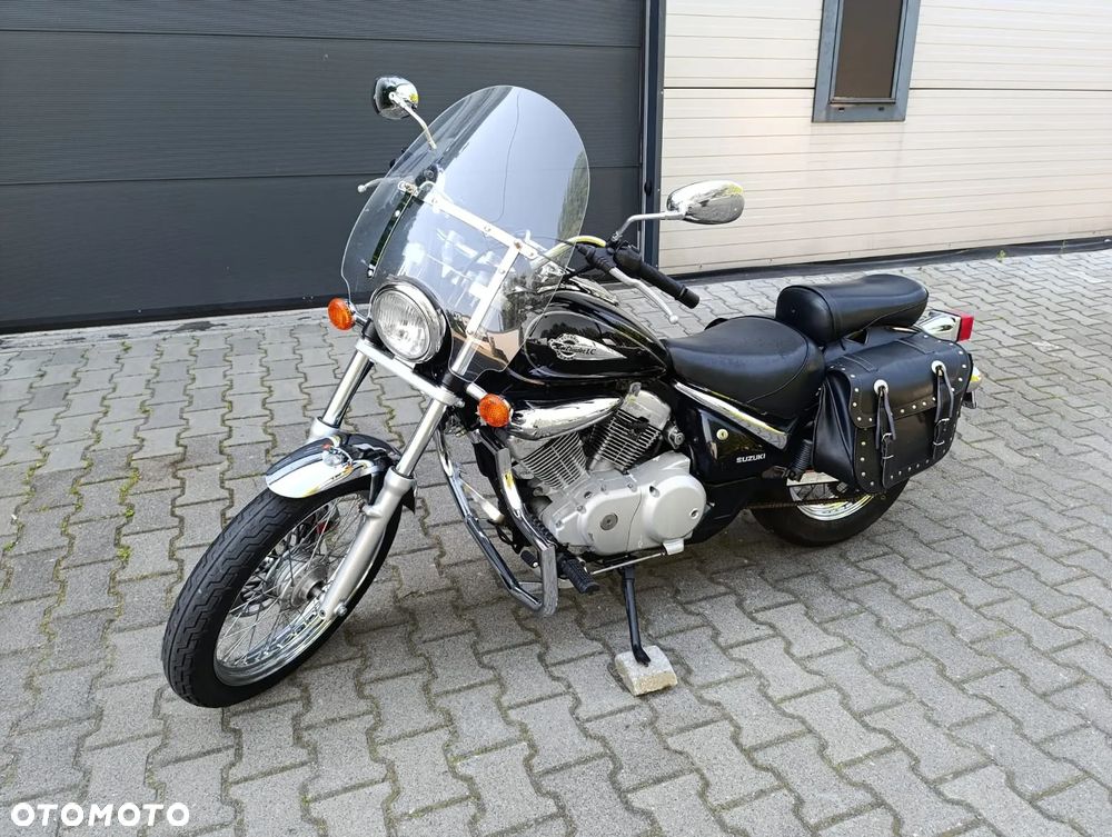 Suzuki Intruder - 6