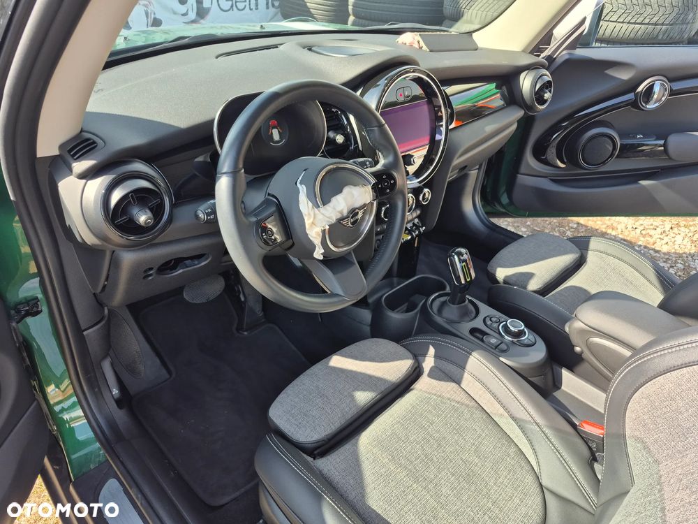 MINI Cooper S Essential Trim - 16