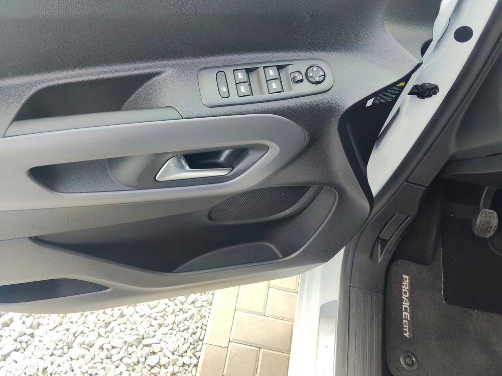 Toyota Proace City Verso 1.2 Turbo L1 Team Deutschland - 26