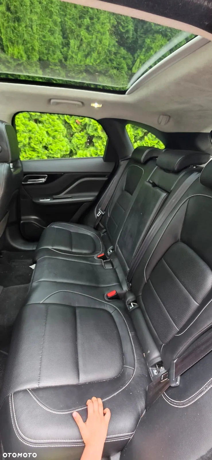 Jaguar F-Pace 2.0 i4D AWD R-Sport - 13