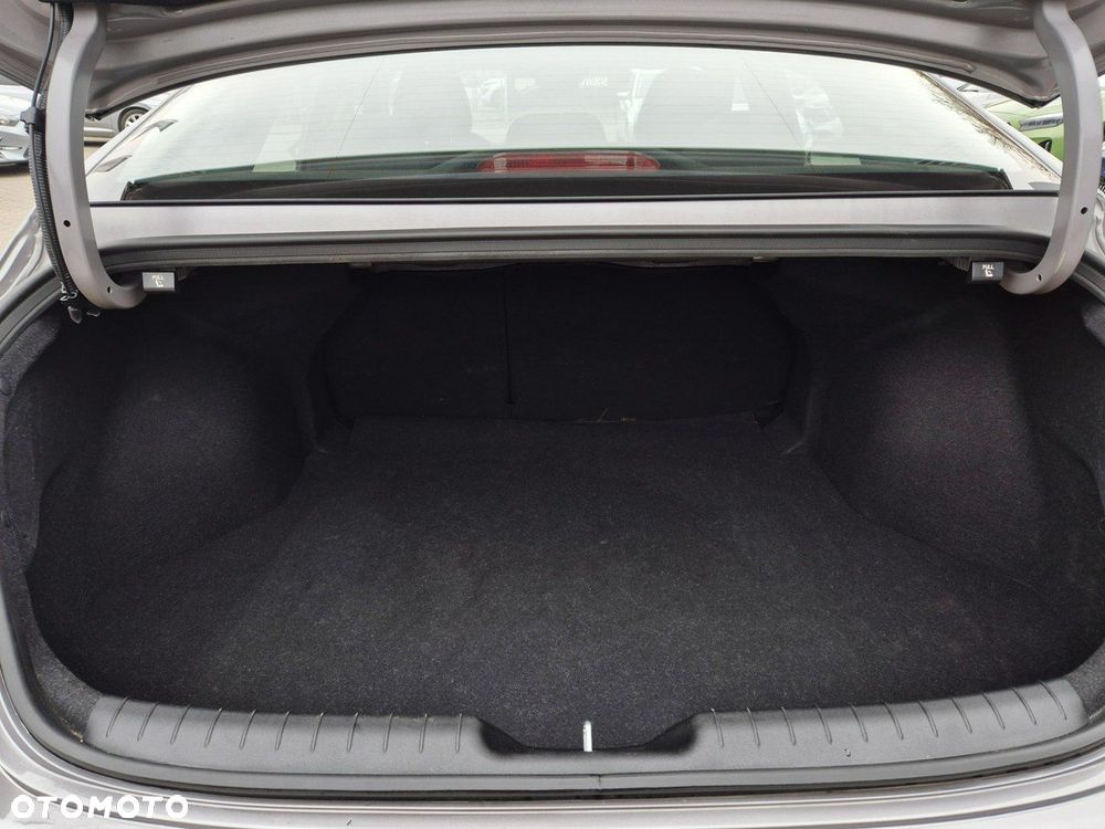 Hyundai Elantra - 31