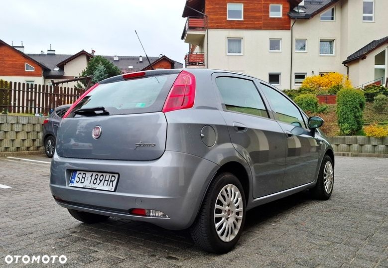 Fiat Grande Punto Actual 1.4 8V Estiva Blue&Me Euro5 - 1