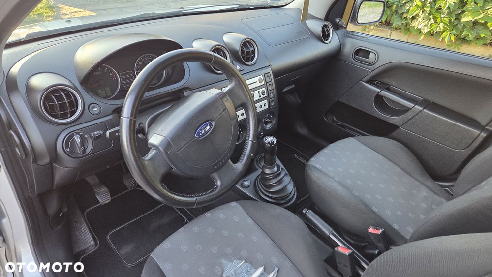 Ford Fiesta 1.4 - 9
