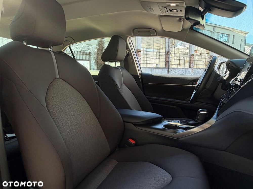 Toyota Camry 2.5 Hybrid Comfort CVT - 36