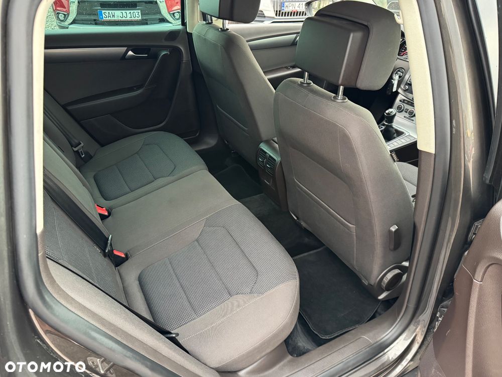 Volkswagen Passat - 7