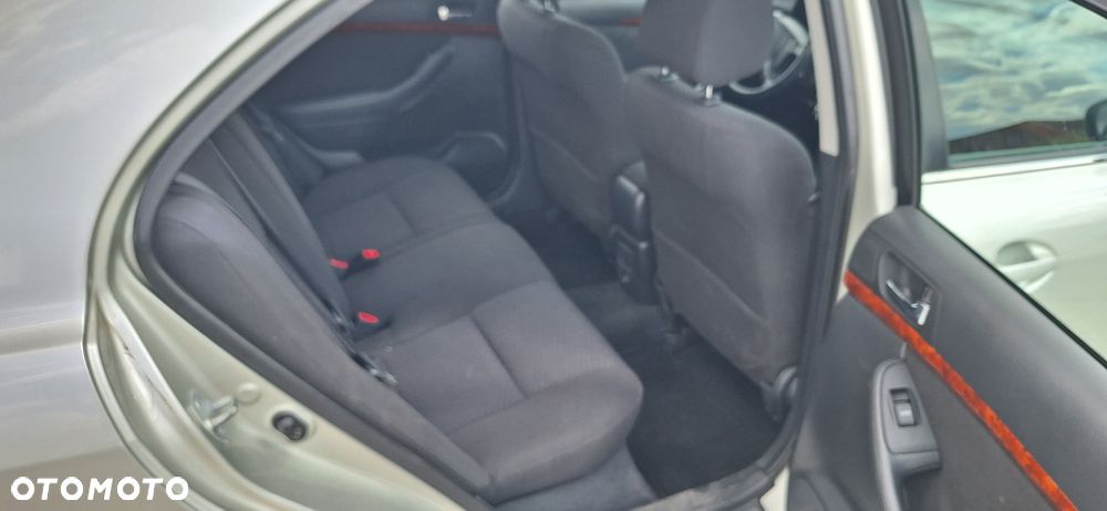 Toyota Avensis 2.0 VVT-i Automatik Sol - 17