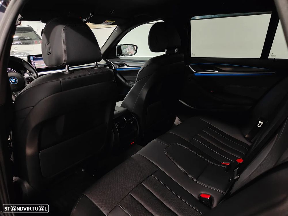BMW 530 e Pack Desportivo M - 39