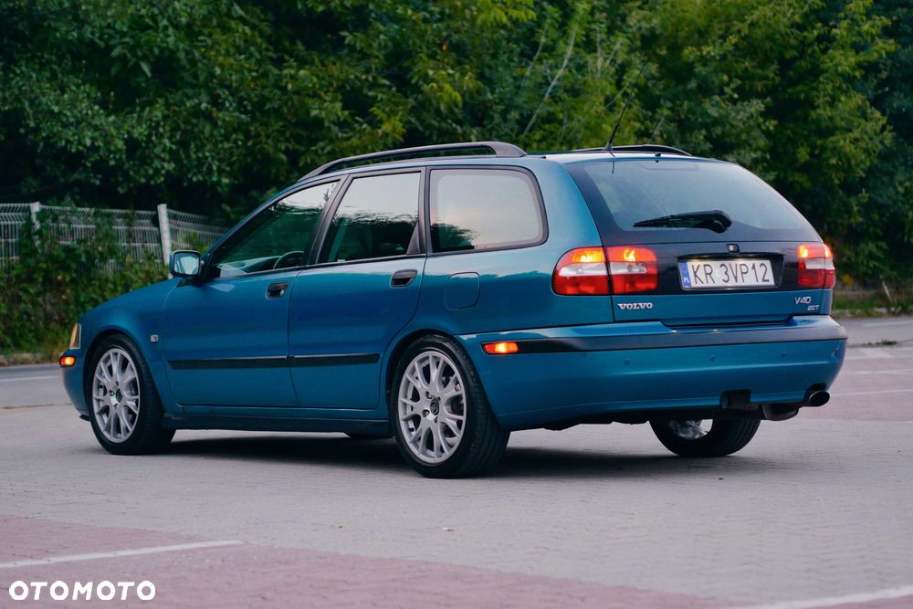 Volvo V40 2000 photo 2