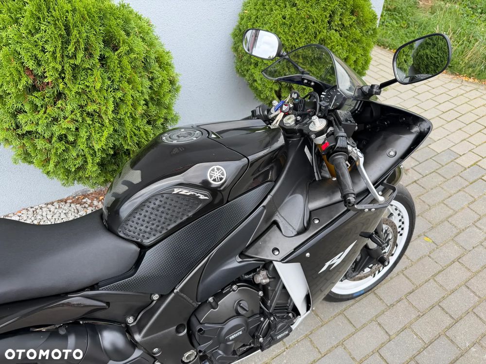 Yamaha R1 - 28