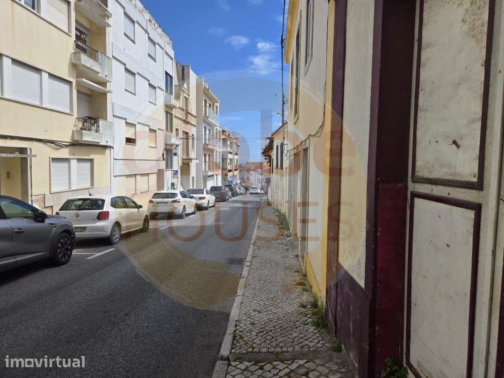 Prédio em Sesimbra para recuperar - Grande imagem: 3/9