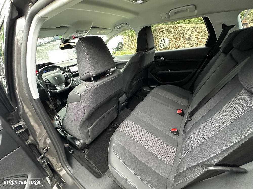 Peugeot 308 1.2 PureTech Allure - 31
