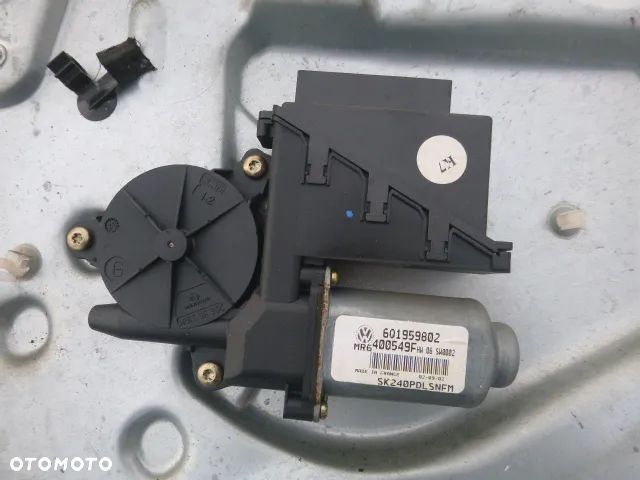 PODNOŚNIK ELEKTRYCZNY SZYBY PRAWY PRZÓD PRAWY PRZEDNI SKODA FABIA I 99-08 - 4