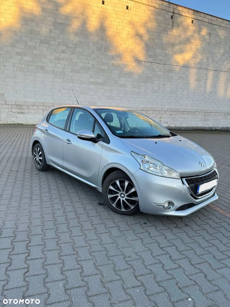 Peugeot 208 - 1