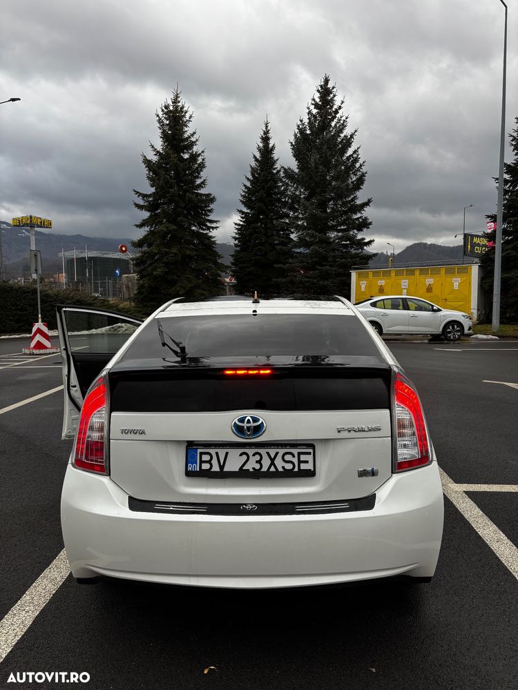 Toyota Prius (Hybrid) Sol - 14