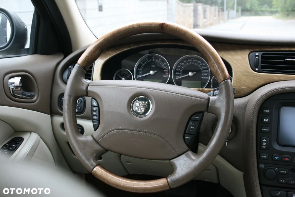 Jaguar S-Type 3.0 V6 Executive - 19