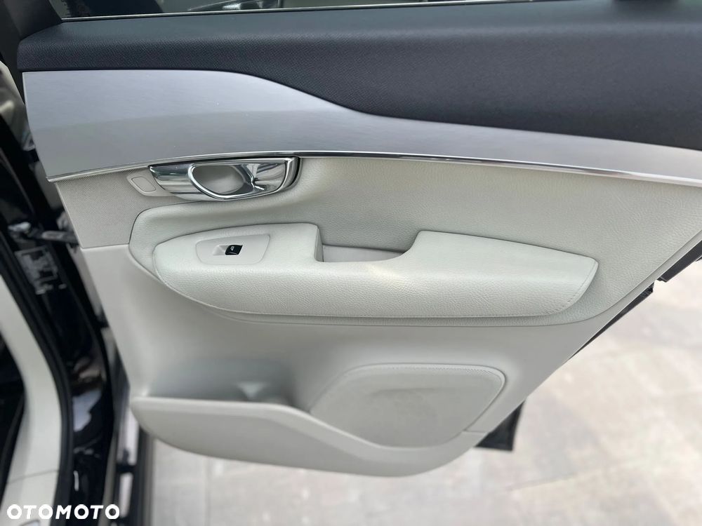 Volvo XC 90 D5 AWD Momentum 7os - 17