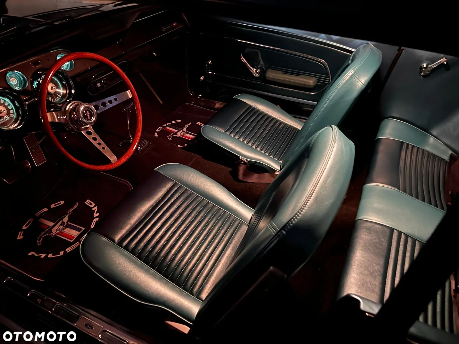 Ford Mustang - 24
