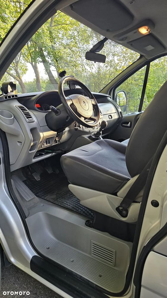 Renault Trafic Grand Passenger Black Edition - 10